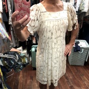 Women’s off white lace dress